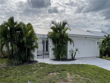 676 KEY ROYALE DRIVE, HOLMES BEACH, 34217 FL