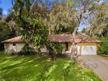 448  Laura, MOUNT DORA, FL 32757