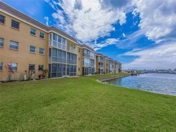 1 BOCA CIEGA POINT BLVD #211, ST PETERSBURG, 33708 FL