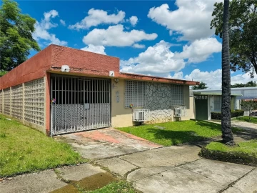 Calle 12, Casa #17 URB. FLAMINGO HILLS, BAYAMON, 00957 PR