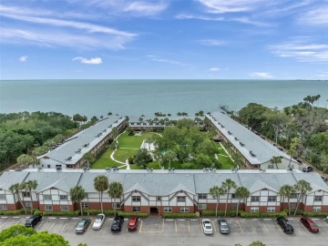 650 PINELLAS POINT DR S #106, ST PETERSBURG, 33705 FL